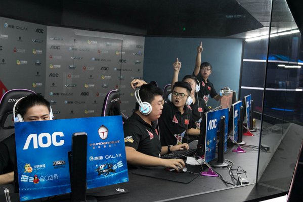 年轻前锋乔 年轻前锋乔